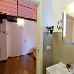 Stanza Con Bagno Privato Centro Storico, Aria Condizionata Netflix Vicino Al Pozzo Della Cava-affittacamere 