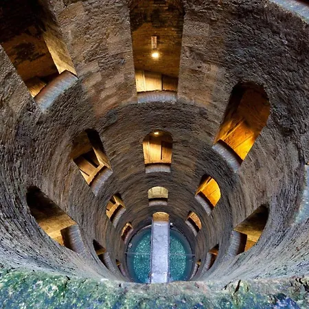 Stanza Con Bagno Privato Centro Storico, Aria Condizionata Netflix Vicino Al Pozzo Della Cava-affittacamere 