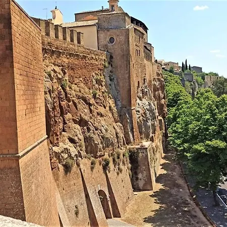 Stanza Con Bagno Privato Centro Storico, Aria Condizionata Netflix Vicino Al Pozzo Della Cava-affittacamere 