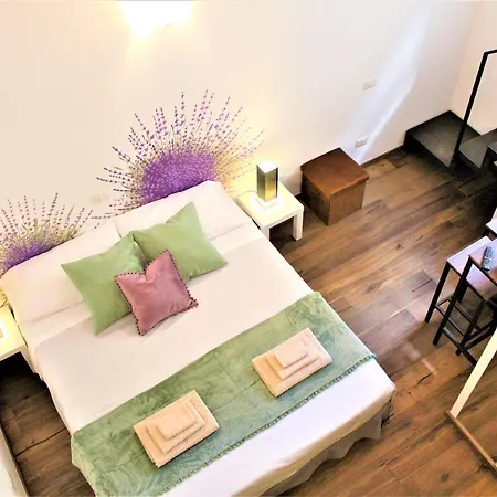 Stanza Con Bagno Privato Centro Storico, Aria Condizionata Netflix Vicino Al Pozzo Della Cava-affittacamere 