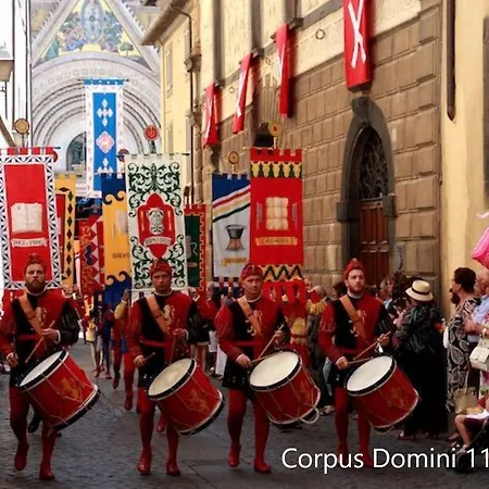 Stanza Con Bagno Privato Centro Storico, Aria Condizionata Netflix Vicino Al Pozzo Della Cava-affittacamere 