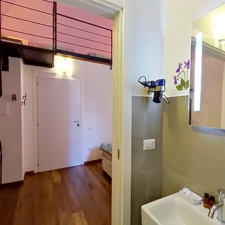 Stanza Con Bagno Privato Centro Storico, Aria Condizionata Netflix Vicino Al Pozzo Della Cava-affittacamere 