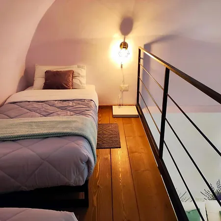 Stanza Con Bagno Privato Centro Storico, Aria Condizionata Netflix Vicino Al Pozzo Della Cava-affittacamere 