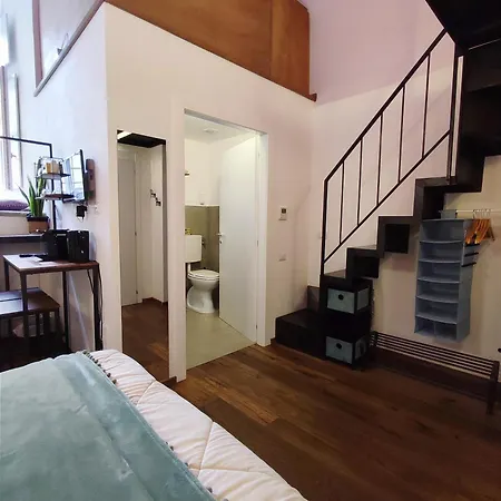 Stanza Con Bagno Privato Centro Storico, Aria Condizionata Netflix Vicino Al Pozzo Della Cava-affittacamere 