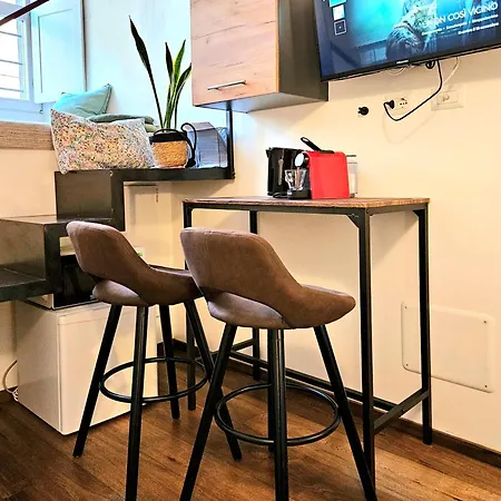 Stanza Con Bagno Privato Centro Storico, Aria Condizionata Netflix Vicino Al Pozzo Della Cava-affittacamere 